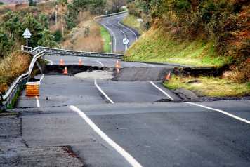 Enlarged view: Road affected by earthquake